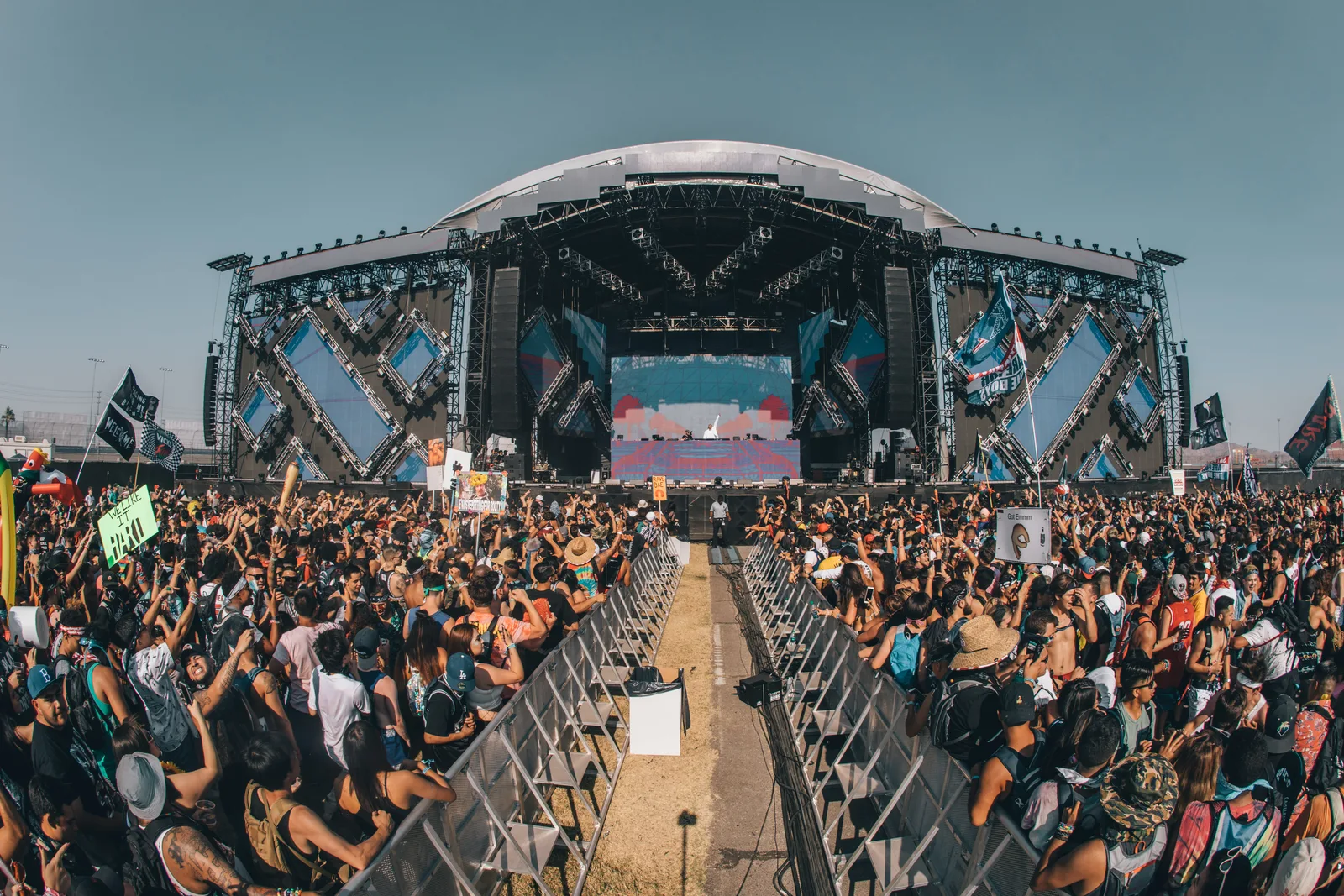 Performer on stage at HARD Summer 2018