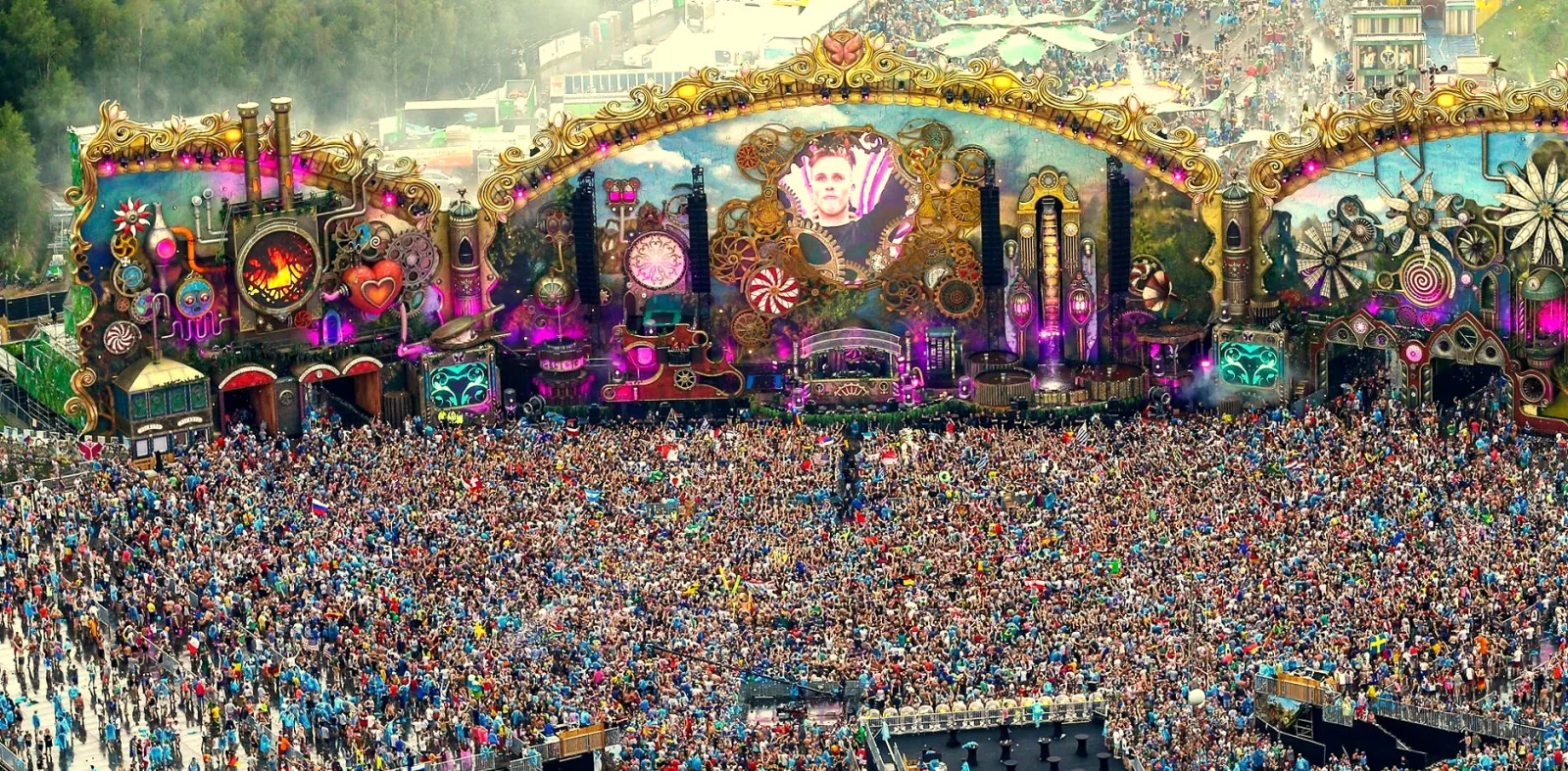 Tomorrowland 2014 mainstage and crowd
